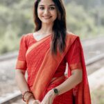 Jasnya Jayadeesh Instagram - Red saree series 🫶🏻❤️ Swipe 👉🏻👉🏻👉🏻 comment ur fav one Stills @ajay_prabhakar_ ❤️ Dop @pranavcsubash_photography ❤️ . . . #insta #instagood #instapost #instamood ##instaphoto #instalike #instafashion #instaviral #instadaily #pic #picoftheday #explorepage #explore #photoshoot