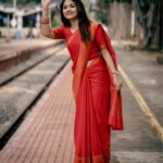 Jasnya Jayadeesh Instagram - Red saree series 🫶🏻❤️ Swipe 👉🏻👉🏻👉🏻 comment ur fav one Stills @ajay_prabhakar_ ❤️ Dop @pranavcsubash_photography ❤️ . . . #insta #instagood #instapost #instamood ##instaphoto #instalike #instafashion #instaviral #instadaily #pic #picoftheday #explorepage #explore #photoshoot