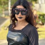 Jasnya Jayadeesh Instagram - They thought of All Hallows' Night and the billion ghosts awandering the lonely lanes in cold winds and strange smokes. They thought of All Hallows' Night and the billion ghosts awandering the lonely lanes in cold winds and strange smokes. Swipe 🎃 . 📸 @neethu_jayan2 ❤️ @sreyajayadeepofficial____ @devanandha.malikappuram