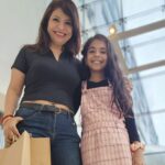 Jennifer Mistry Bansiwal Instagram - Just US...Mumma daughter shopping, eating, chatting time together ... Enjoyed some beautiful moments with Lekissha🥰 #jennifermistrybansiwal #jmb #jenissha #Lekissha #lekisshamistrybansiwal #momdaughter RCity