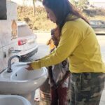 Jennifer Mistry Bansiwal Instagram - This genuinely happened, then I asked the boy to enact and he did...😂🤣😆😛... Video by Lekissha #jennifermistrybansiwal #jmb #jmbreels #funnyreels Manali