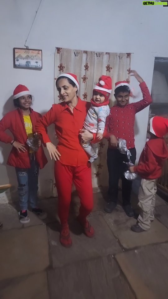 Jennifer Mistry Bansiwal Instagram - Merry Christmas... best Christmas ever ... Celebrated Christmas with my family after 23 years... giving away gifts to kids made them exuberant , the laughter on their faces made us content... dancing and having fun, the real spirit of Christmas time... #jennifermistrybansiwal #jmb #jenissha #Lekissha #lekisshamistrybansiwal #merrychristmas Jabalpur, Madhya Pradesh