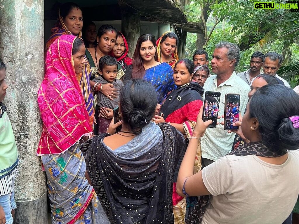 Jina Samal Instagram - ବାଲେଶ୍ବର ଜିଲ୍ଲା ଭୋଗରାଇ ନିର୍ବାଚନ ମଣ୍ଡଳୀ ଭୋଗରାଇ ବ୍ଲକ ଅନ୍ତର୍ଗତ କୁମ୍ଭୀରିଗଡି ପଞ୍ଚାୟତର କିଛି ମା, ମାଉସୀ ଓ ଭଉଣୀ ମାନଙ୍କୁ ଭେଟିଲି । ସେମାନଙ୍କ ସହ କିଛି ବର୍ତ୍ତାଳାପ କଲି । ସ୍ଥାନୀୟ ଲୋକମାନଙ୍କ ଏତେ ସହଯୋଗ ଓ ସମର୍ଥନ ନିଶ୍ଚିତ ରୂପେ ମତେ ଆହୁରି ଆଗକୁ ଯିବାକୁ ପ୍ରେରଣା ଯୋଗାଇବ । ସମସ୍ତଙ୍କ ଆଦର ଭଲପାଇବା ତଥା ସହଯୋଗ ପାଇଁ ବହୁତ ବହୁତ ଧନ୍ୟବାଦ 🙏#zeenasamalpanigrahy #ଜିନା 🙏🧿 Kumbhirgari