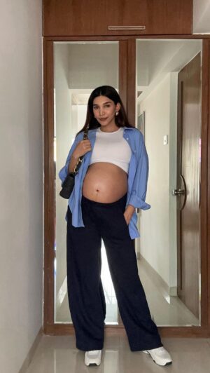 Juhi Godambe Instagram - GRWM for a casual coffee run, and this could be the last one while I’m pregnant 👀🤰🏻✨

Giving some much-needed love to my pregnancy skin, @niveaindia’s Body Milk 5 in 1 Complete Care has been my go-to. Its five benefits feel like a warm hug, especially for my bump!🥰

#NIVEA #NiveaForYou