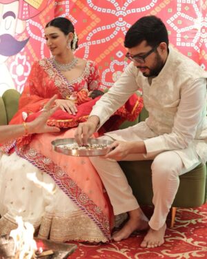 Juhi Godambe Instagram - From Aryan’s naming ceremony and his great grandparents Swarna Seedi ❤️✨
.
.
Wearing @gopivaiddesigns
Decor @thedirections_bymtm
Photos by @sevenmantrafilms