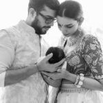 Juhi Godambe Instagram - From Aryan’s naming ceremony and his great grandparents Swarna Seedi ❤️✨ . . Wearing @gopivaiddesigns Decor @thedirections_bymtm Photos by @sevenmantrafilms