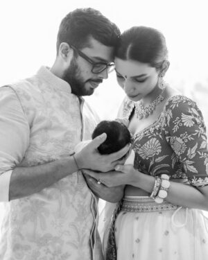 Juhi Godambe Instagram - From Aryan’s naming ceremony and his great grandparents Swarna Seedi ❤️✨
.
.
Wearing @gopivaiddesigns
Decor @thedirections_bymtm
Photos by @sevenmantrafilms