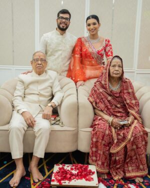 Juhi Godambe Instagram - From Aryan’s naming ceremony and his great grandparents Swarna Seedi ❤️✨
.
.
Wearing @gopivaiddesigns
Decor @thedirections_bymtm
Photos by @sevenmantrafilms
