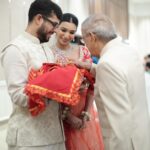 Juhi Godambe Instagram - From Aryan’s naming ceremony and his great grandparents Swarna Seedi ❤️✨ . . Wearing @gopivaiddesigns Decor @thedirections_bymtm Photos by @sevenmantrafilms