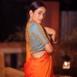 Kaavya Arivumani Instagram - Swipe and sing the song inayae 🍊🔶🧡 Shot by @studio212_photography Styled by @indu_ig Makeup @vishaa_hairandmakeup Drapist @anu_hairstylist_sareedrapist Wearing @varshamaran_official Earring @fineshinejewels #kaavya#kaavyaarivumani