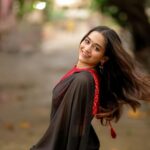 Kaavya Arivumani Instagram - Dramatic pause…. @prismatic_photography_7 @irish_blouses #kaavya#kaavyaarivumani