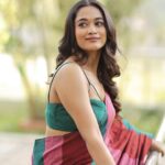 Kaavya Arivumani Instagram - In my element ❤️ Makeup @deepz_beautyjourney @dhanush__photography Styled by @indu_ig Hairdo @_stylenart_ Saree @gsensemble_official Blouse @yaradesigners