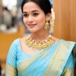 Kaavya Arivumani Instagram - Suggest me a caption?💛 @sathyaphotography3 @vummidibangaru @jeevya_makeoverartistry @d_blossoms_saree @keziah_costume_stylist #kaavya#kaavyaarivumani #instagood #insta