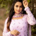 Kaavya Arivumani Instagram - Aura doesn’t lie🌸💜 Team : 💄@priya_dharshini_makeupartist 👗@ivalinmabia 📸@camerasenthil 🎀@mani_stylist_ Oraganised by ;@rrajeshananda #kaavya#kaavyaarivumani #instagram