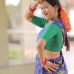 Kaavya Arivumani Instagram - Vennala 🙈❤️., Rate the look as 100 out of 💯🫣🙈!! @dhanush__photography Thankyou for this reel 💃🪄 @nameisnani @keerthysureshofficial ♥️ #kaavya#kaavyaarivumani #instareels