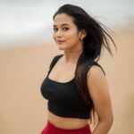 Kaavya Arivumani Instagram - I’m fireproof ., there’s nothing u can do ., Just run away., coz I’m here to stay !🌠 @dhanush__photography @jee_makeupartistry . #kaavya#kaavyaarivumani #cinema#instagram#instagood #instadailyphoto #tamilsongs