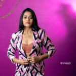Kaavya Arivumani Instagram - Looking at u’ 📸@studio_d_weddings @pictures_by_dhinesh_siva 💄@jeevya_makeoverartistry Styling by @keziah_costume_stylist 👗@andril_by_twinmoon #kaavya#kaavyaarivumani #instagood #instagram #cinema#success#kollywood#tamil