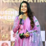 Kaavya Arivumani Instagram - “Star icon of the year 2022”✨ Some much needed motivation ! ✨ Thanks for the recognition,Thankyou for the love and support ! azubha_official @showreelmagazine Thanks for the good pictures ! @professional_madrasi @raghul_raghupathy Beautiful outfit from ., @fiorebymalar_ Styled by @keziah_costume_stylist Thankyou so much ., my dear., Instafam,family,friends ,and my lovely fans!❤️🫶🏻 #gratitude #kaavya#kaavyaarivumani