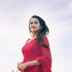 Kaavya Arivumani Instagram - இனிய தமிழ் புத்தாண்டு நல்வாழ்த்துக்கள்❤️ Makeup and hair:@jeevya_makeoverartistry ♥️ Saree and blouse :🥰@knotweddinghouse 📸@raghul_raghupathy @retouch_by_gokul #kaavya#kaavyaarivumani