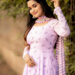 Kaavya Arivumani Instagram - Aura doesn’t lie🌸💜 Team : 💄@priya_dharshini_makeupartist 👗@ivalinmabia 📸@camerasenthil 🎀@mani_stylist_ Oraganised by ;@rrajeshananda #kaavya#kaavyaarivumani #instagram