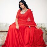 Kaavya Arivumani Instagram - Red nga❤️comment a song for the look 🌸 Team🌸🥰 Styled by @indu_ig 💕Fav🫡 Mua:@deepz_beautyjourney 👗@yaradesigners Hair:@deepika_hairstyles 📸@haran_official_ 💍@stylorisilver #kaavya#kaavyaarivumani #instagram#cinema