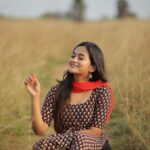 Kaavya Arivumani Instagram - Pon-maaan..!🌙🌠 . #kaavya#kaavyaarivumani #instagram#instagood#instadaily #cinema#kollywood #tamil#tamilcinema#success @dhanush__photography