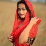 Kaavya Arivumani Instagram - Pon-maaan..!🌙🌠 . #kaavya#kaavyaarivumani #instagram#instagood#instadaily #cinema#kollywood #tamil#tamilcinema#success @dhanush__photography