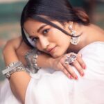 Kaavya Arivumani Instagram - Got ready for 2023 with all power and peace !✨🤍! Are u ready ? . shot by @haran_official_ Styled by @indu_ig Makeup @deepz_beautyjourney Drapist @noormakeup_mehndi Hair do @deepika_hairstyles Outfit @theneedlecraft.world Jewelry @the_beta_girl Location partner @marutham.village.resort . . #kaavya#kaavyaarivumani #cinema#tamil #tamilcinema #instagram #newyear2023 #2023