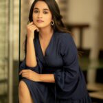 Kaavya Arivumani Instagram - Inky girlyy 💙 @priya_dharshini_makeupartist @mani_stylist_ @camerasenthil @rrajeshananda #kaavya#kaavyaarivumani