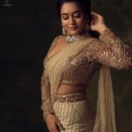 Kaavya Arivumani Instagram - Dipping In Gold ✨ .. .. Recent work for @studio149 with @kaavyaarivumanioffl ✨ .. .. Co Styled by @indu_ig ✨ .. .. Makeup & Hair @chisellemakeupandhair ✨ .. .. Jewellery @mspinkpantherjewel ✨ .. .. Backdrops from @mizubackdrops ✨ .. .. #chennaifashion #chennaimodel #she #tribal #experimentalfashion #pastels #tones #gameoftones #prashunprashanthsridhar #gold #miral #raw #prashunprashanth #chennaifashionphotographer #goldsaree #goldlehanga #chennaifashionphotography #chennaicommercialphotographer Chennai, India