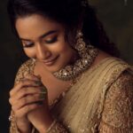 Kaavya Arivumani Instagram - Dipping In Gold ✨ .. .. Recent work for @studio149 with @kaavyaarivumanioffl ✨ .. .. Co Styled by @indu_ig ✨ .. .. Makeup & Hair @chisellemakeupandhair ✨ .. .. Jewellery @mspinkpantherjewel ✨ .. .. Backdrops from @mizubackdrops ✨ .. .. #chennaifashion #chennaimodel #she #tribal #experimentalfashion #pastels #tones #gameoftones #prashunprashanthsridhar #gold #miral #raw #prashunprashanth #chennaifashionphotographer #goldsaree #goldlehanga #chennaifashionphotography #chennaicommercialphotographer Chennai, India