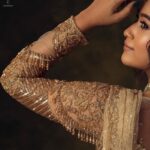 Kaavya Arivumani Instagram - Dipping In Gold ✨ .. .. Recent work for @studio149 with @kaavyaarivumanioffl ✨ .. .. Co Styled by @indu_ig ✨ .. .. Makeup & Hair @chisellemakeupandhair ✨ .. .. Jewellery @mspinkpantherjewel ✨ .. .. Backdrops from @mizubackdrops ✨ .. .. #chennaifashion #chennaimodel #she #tribal #experimentalfashion #pastels #tones #gameoftones #prashunprashanthsridhar #gold #miral #raw #prashunprashanth #chennaifashionphotographer #goldsaree #goldlehanga #chennaifashionphotography #chennaicommercialphotographer Chennai, India