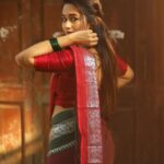 Kaavya Arivumani Instagram - யாருமில்லா தனியரங்கில் ஒரு குரல் போலே நீ எனக்குள்ளே எங்கோ இருந்து நீ என்னை இசைக்கிறாய் இப்படிக்கு உன் இதயம்❤️ #kaavya#kaavyaarivumani 🥻@indra.kanna @anayra_collections @sat_Narain