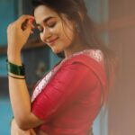 Kaavya Arivumani Instagram - யாருமில்லா தனியரங்கில் ஒரு குரல் போலே நீ எனக்குள்ளே எங்கோ இருந்து நீ என்னை இசைக்கிறாய் இப்படிக்கு உன் இதயம்❤️ #kaavya#kaavyaarivumani 🥻@indra.kanna @anayra_collections @sat_Narain