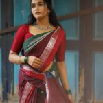 Kaavya Arivumani Instagram - யாருமில்லா தனியரங்கில் ஒரு குரல் போலே நீ எனக்குள்ளே எங்கோ இருந்து நீ என்னை இசைக்கிறாய் இப்படிக்கு உன் இதயம்❤️ #kaavya#kaavyaarivumani 🥻@indra.kanna @anayra_collections @sat_Narain