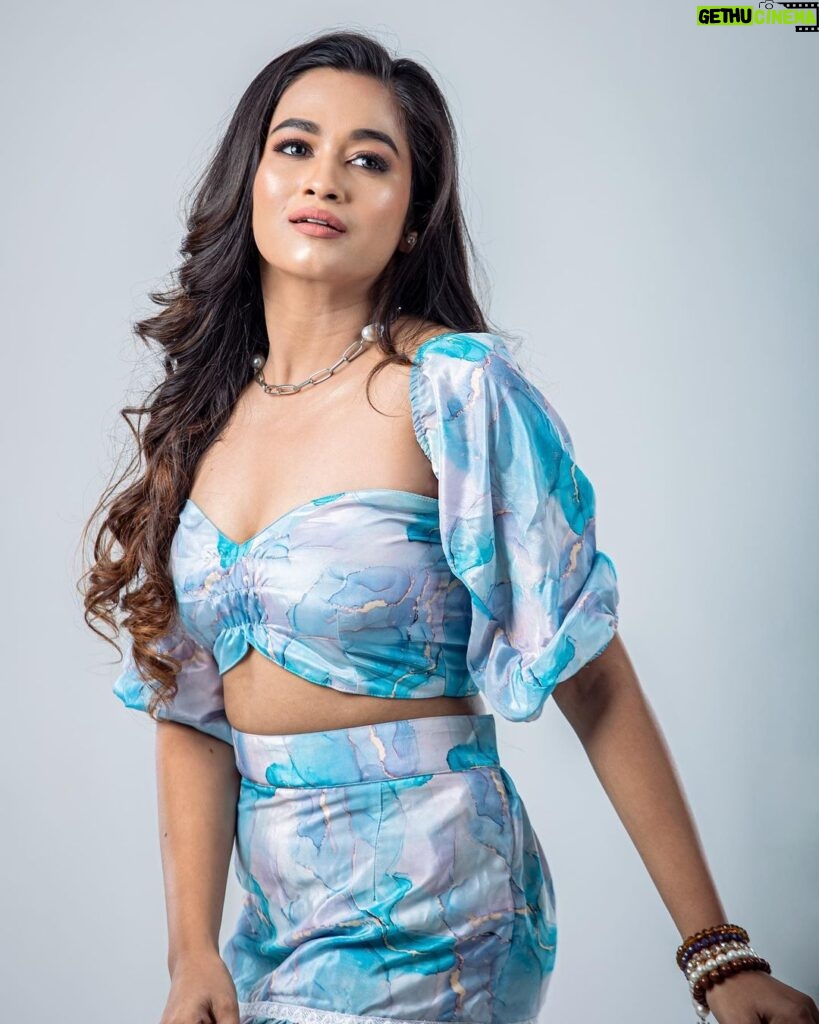 Kaavya Arivumani Instagram - Letting the blue fire burn🔹🌀🐬 @dhanush__photography @kalaiartistry @shri_she @vybn_studio #kaavya#kaavyaarivumani