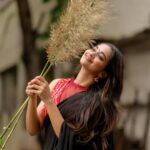 Kaavya Arivumani Instagram - Dramatic pause…. @prismatic_photography_7 @irish_blouses #kaavya#kaavyaarivumani