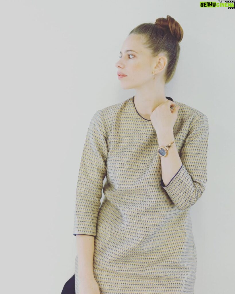 Kalki Koechlin Instagram - I like a left profile. Wearing @raw_mango HMU @blushbybhakti #atwork #easykurta