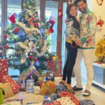 Kanchi Kaul Instagram - From our hearts to yours , Sending heaps of festive fun and joy your way! May your Christmas be filled with laughter, love, and the magic of the season. 🎅🎉 #MerryAndBright #merrychristmas #favouritetimeofyear 🎄💚🎄💚🎄💚