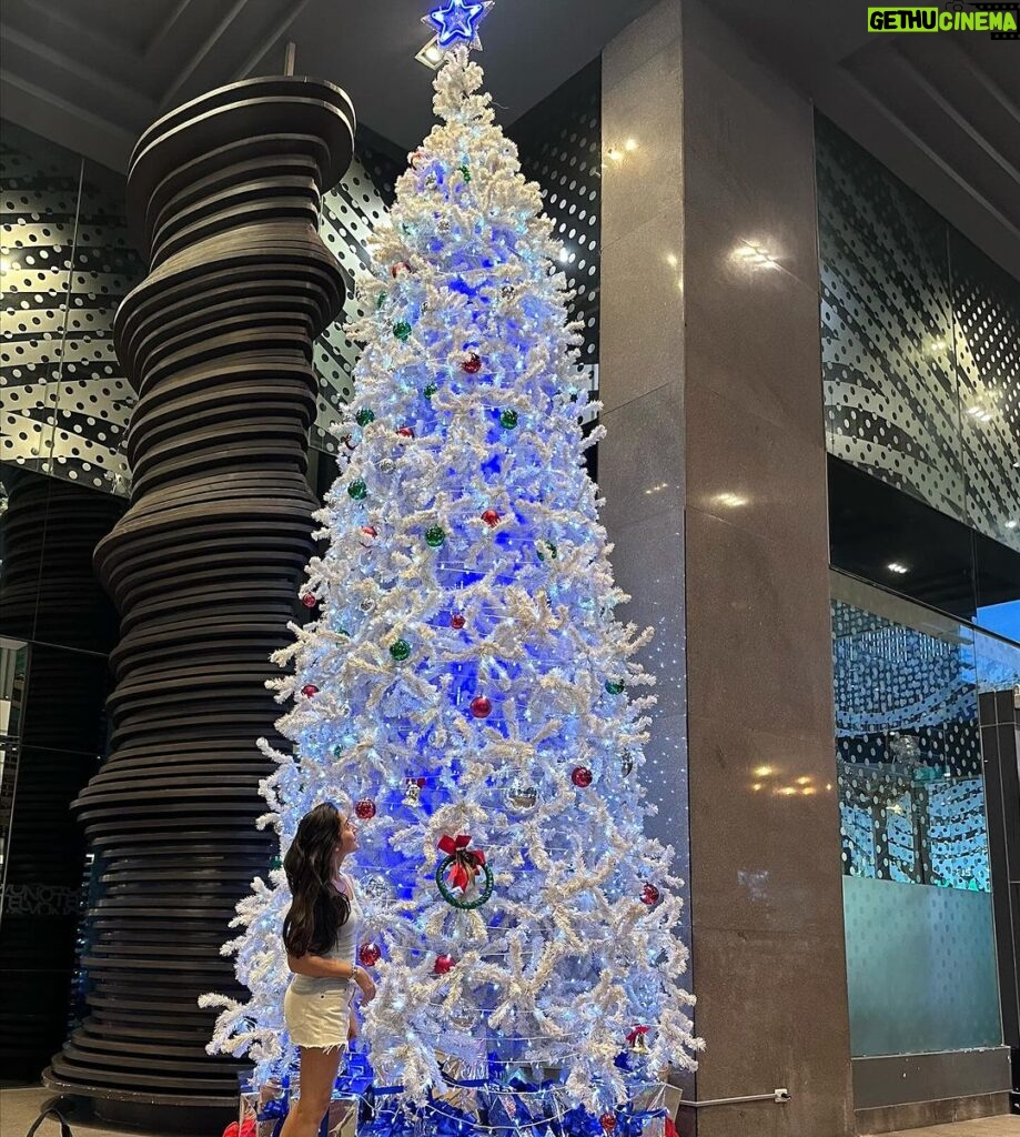 Kanchi Kaul Instagram - Such a blessing to be Decembering with the OG’S 🥰 and christmas trees #spreadthecheer #tistheseason #bangkok