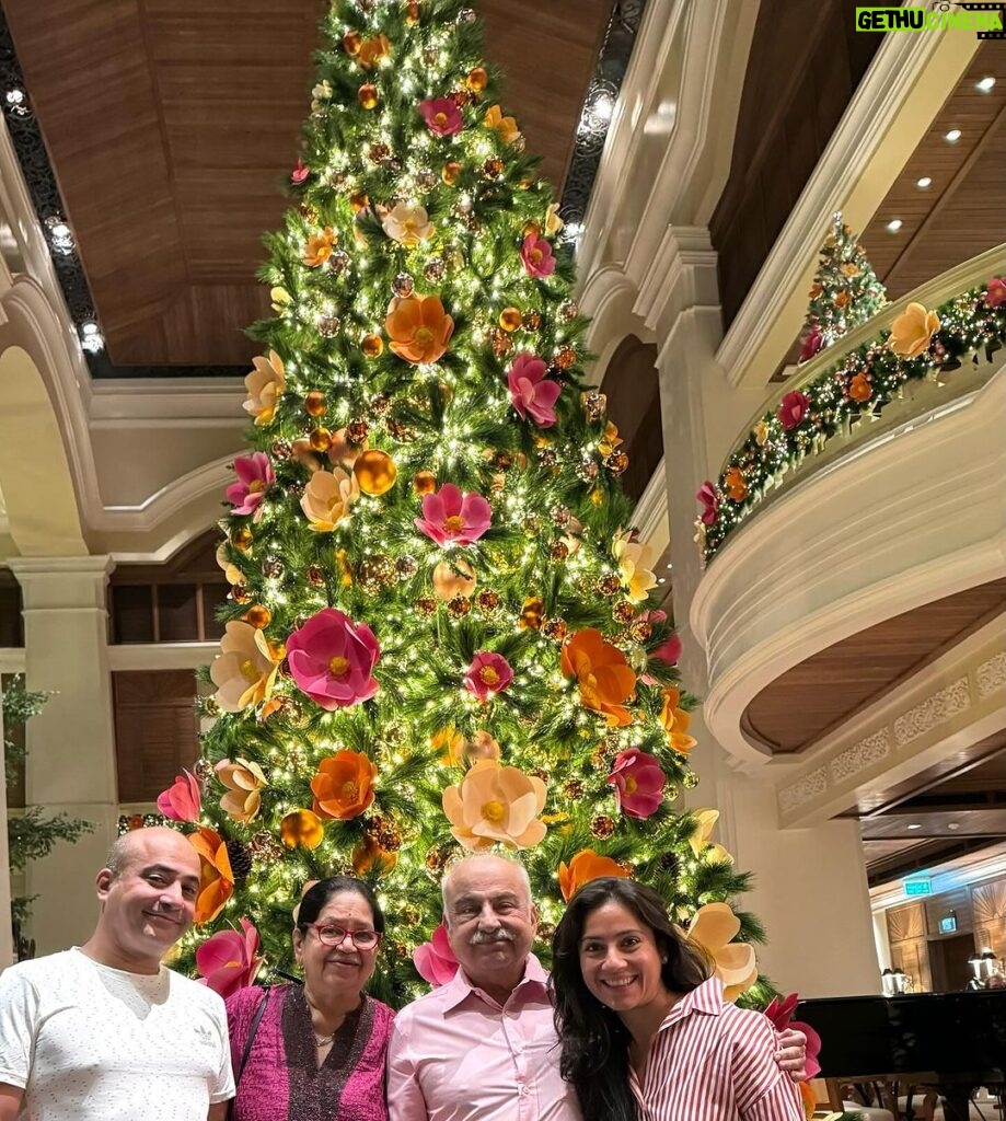 Kanchi Kaul Instagram - Such a blessing to be Decembering with the OG’S 🥰 and christmas trees #spreadthecheer #tistheseason #bangkok