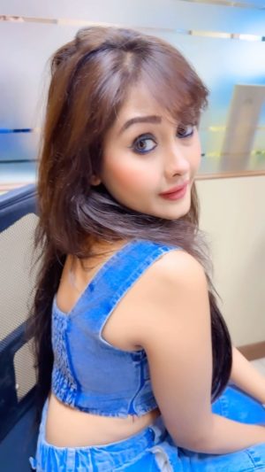 Kanchi Singh Instagram - This just happened.. 
.
.
#réel #reelsinstagram #reelitfeelit #reelsvideo #reelkarofeelkaro #reelvideo