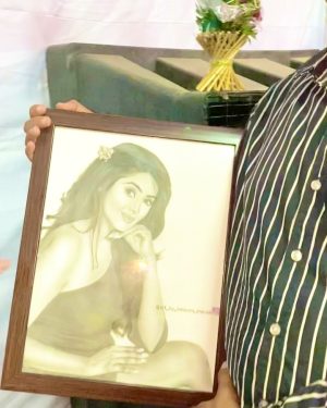 Kanchi Singh Instagram - I am filled with so much unconditional love! All credits to you beautiful souls… As an actor, the sole credit is seeing people appreciate your work and pour their love and adulation on you. I’m so grateful for all the support and admiration. I am touched seeing how enthusiastic you guys are, and happy seeing you all there… I’m astonished seeing the wonderful sketch, in an awe behind the hardwork that it took to make this. Looking at the love, it makes me count my blessings and adore you all! More Love to you from me till the moon…