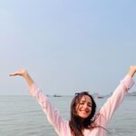 Kanikka Kapur Instagram - All the times I abruptly broke into a happy dance in Goa 🕺