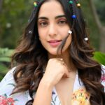 Kanikka Kapur Instagram - Immature 3 promotions feat. Guldasta 💐 Shot by @ronakdave_ Make up @khan_makeover_0001 Hair @rehanakhan156786 Styled by @anamikajain__ Team @esha_baldota Outfit by @aveka.in Earings: @upakarna Rings: @nihiraa_india