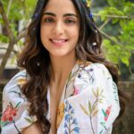 Kanikka Kapur Instagram - Immature 3 promotions feat. Guldasta 💐 Shot by @ronakdave_ Make up @khan_makeover_0001 Hair @rehanakhan156786 Styled by @anamikajain__ Team @esha_baldota Outfit by @aveka.in Earings: @upakarna Rings: @nihiraa_india