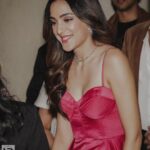 Kanikka Kapur Instagram - Bollywood debut for @kanikkakapur Congratulations 🤗💫 'DONO' Film Premier in Mumbai. . Shot by @raulvinayofficial © . . #behindthescenes #Bts #RedCarpet #FilmPromotion #salmankhan #salmankhanfans #salmankhansmile #salmankhanno1worldwide #soorajbarjatya #director #RajshriFilms #rajshriproductions #bollywood #Bollywoodfilms #bollywoodstyle #bollywoodactor #filmmaker #Films #ThatBTSGuy #VinayRaulPhotography 📸✌🏻 Mumbai - मुंबई