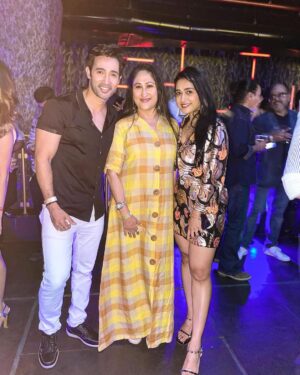 Karan Sharma Instagram - On your demand few more pics  with people I love from the IWM Buzz party ❤️ #friends #fun  #party  #iwmbuzz #karansharma