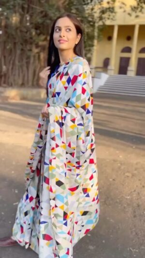 Karishma Sawant Instagram - Reposting ☺️ because the audio was taken down🥺💙
PS - Instagram added the watermark on its own🤷🏻‍♀️