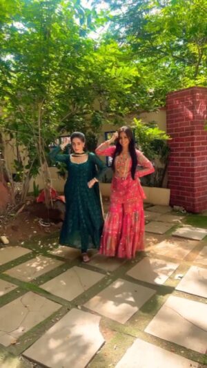 Karishma Sawant Instagram - Randomness at its best!! 👻
Special thanks to @i_abeersingh 🫶
#bloopers 
.
.
.
.
.
.
.
#reelkarofeelkaro #reelitfeelit #trending #dance #dancereels #yrkkh #tvshow #wedding #actorslife #actor #video #reelsinstagram #explorepage